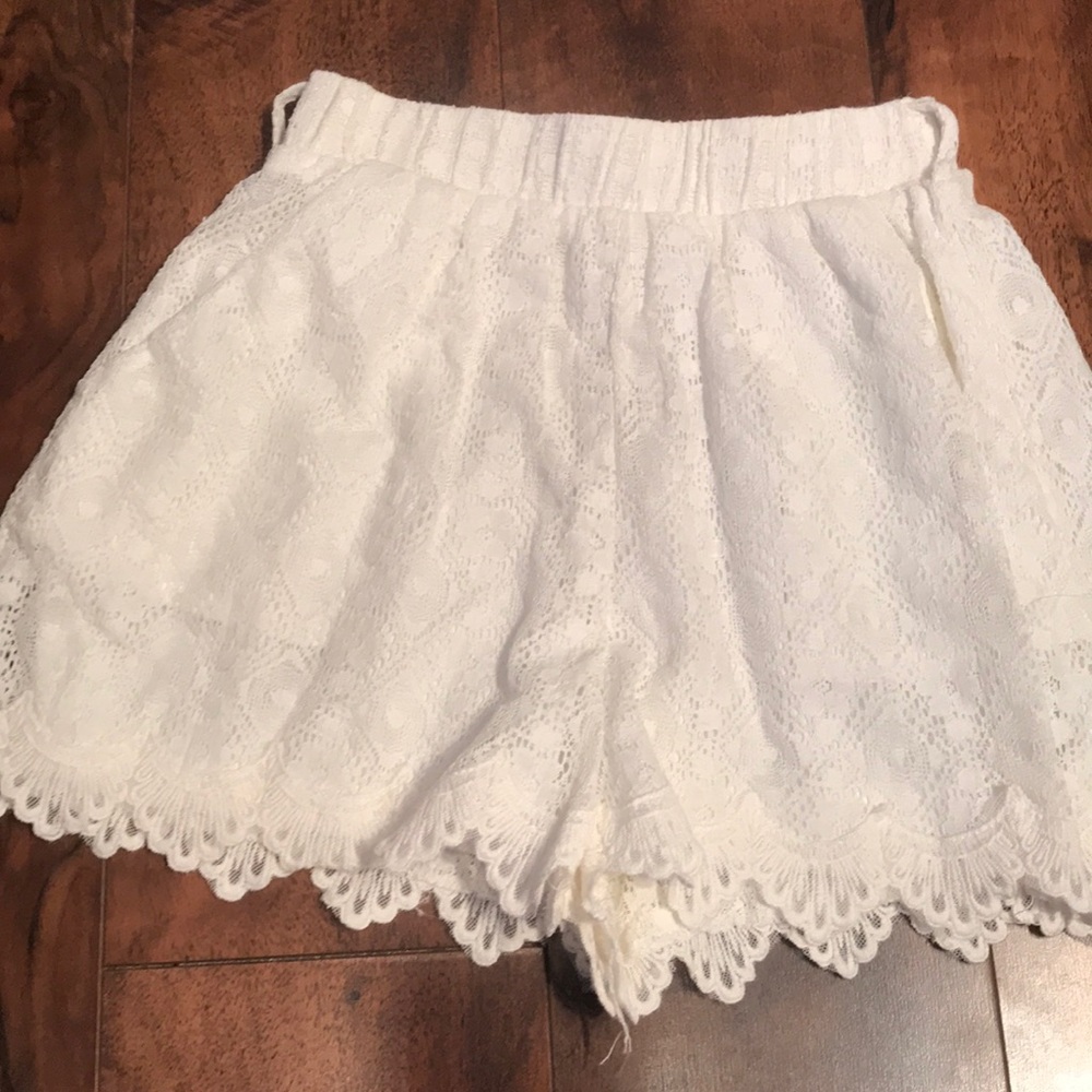 white lace shorts